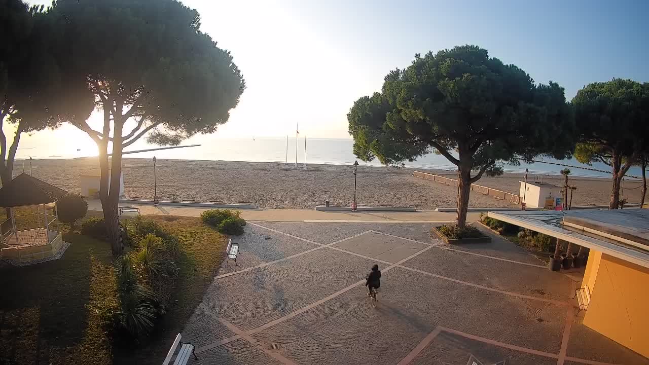 Grado Beach Webcam Entrance | Real-Time View of the Seaside