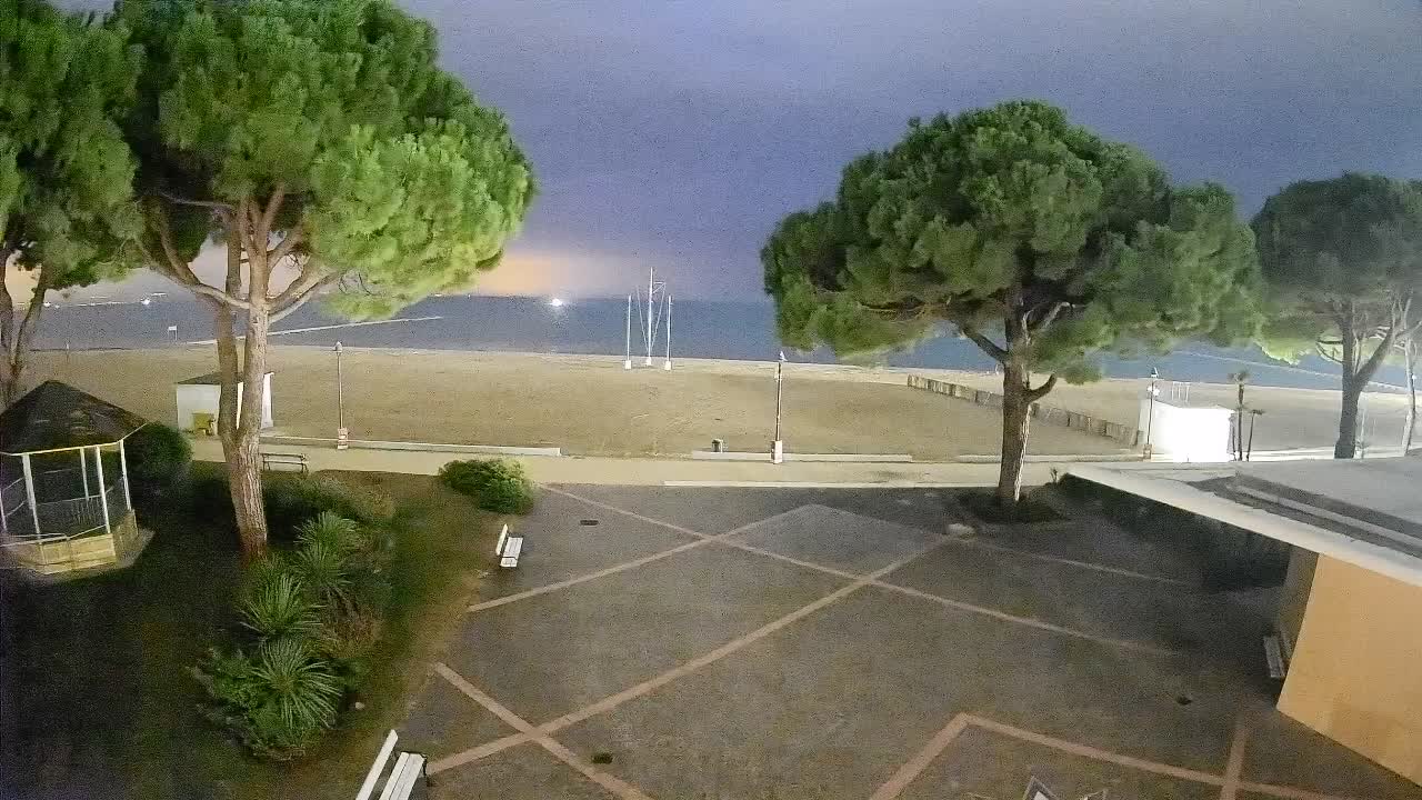 Grado Ulaz na Plažu | Pogled Uživo na Obalu