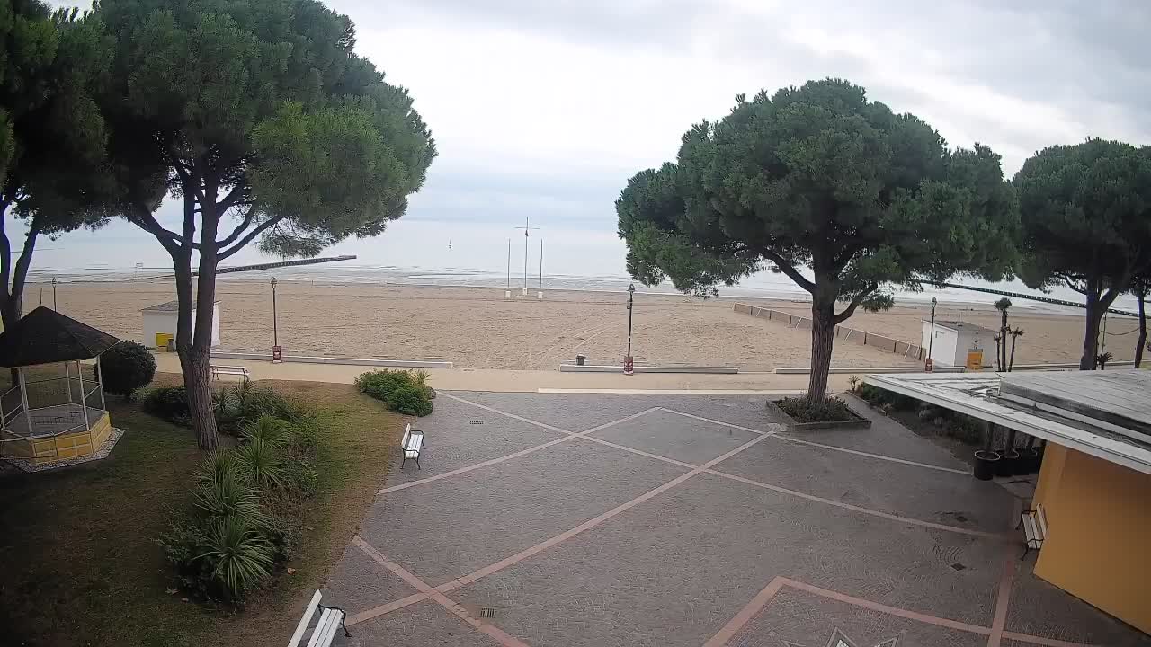 Grado Beach Webcam Entrance | Real-Time View of the Seaside
