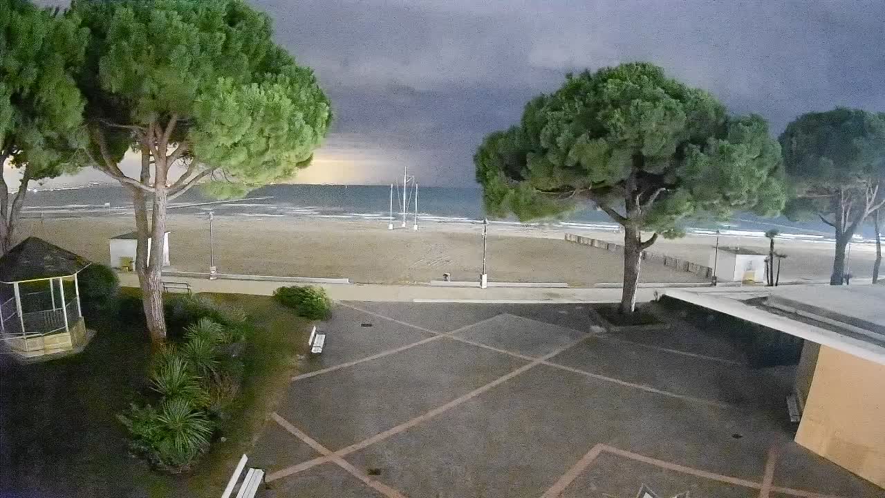 Grado Ulaz na Plažu | Pogled Uživo na Obalu