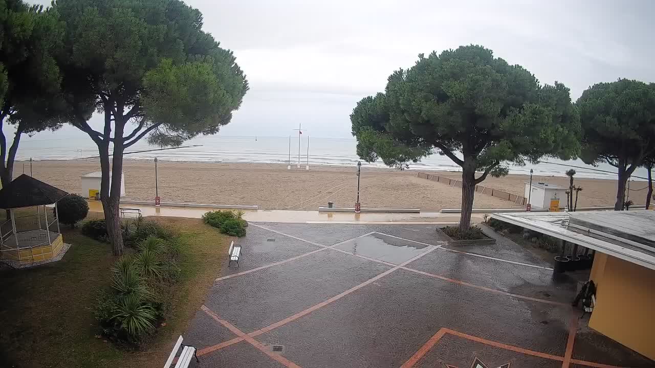 Grado Beach Webcam Entrance | Real-Time View of the Seaside