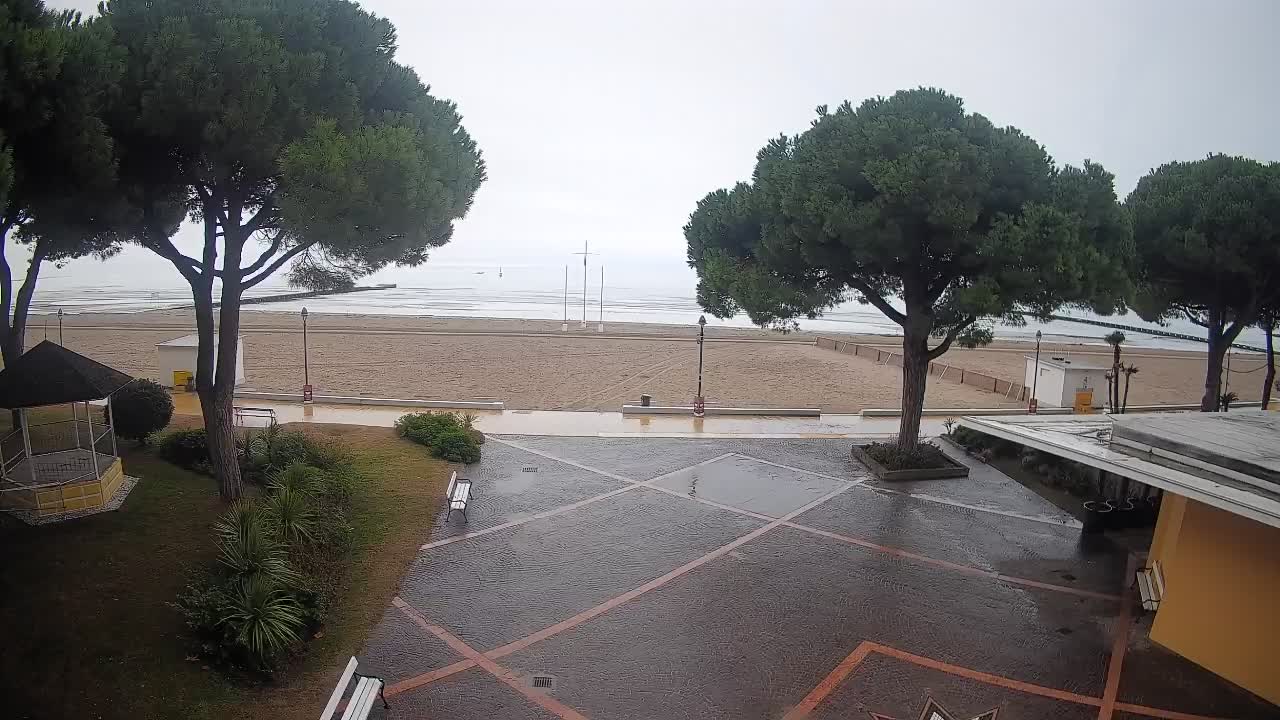 Grado Beach Webcam Entrance | Real-Time View of the Seaside