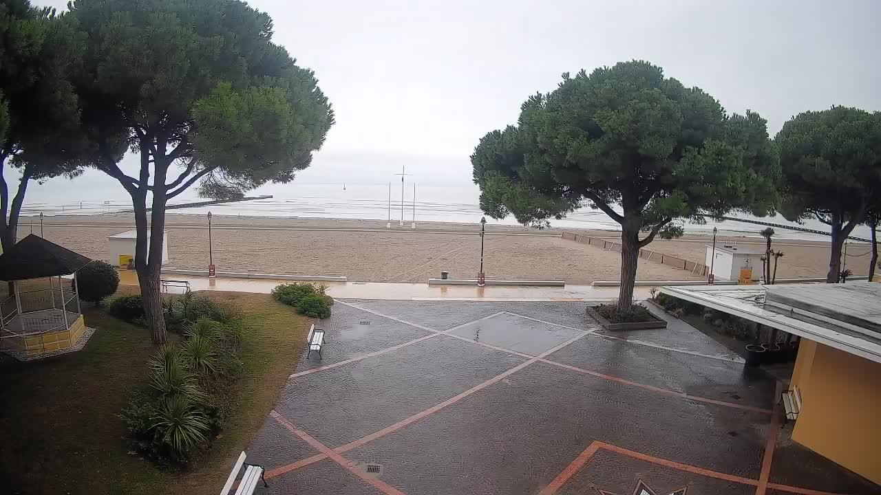 Grado Beach Webcam Entrance | Real-Time View of the Seaside