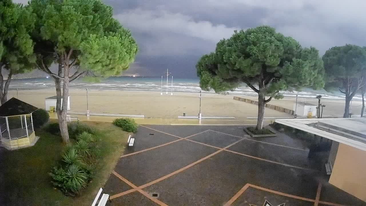 Grado Beach Webcam Entrance | Real-Time View of the Seaside
