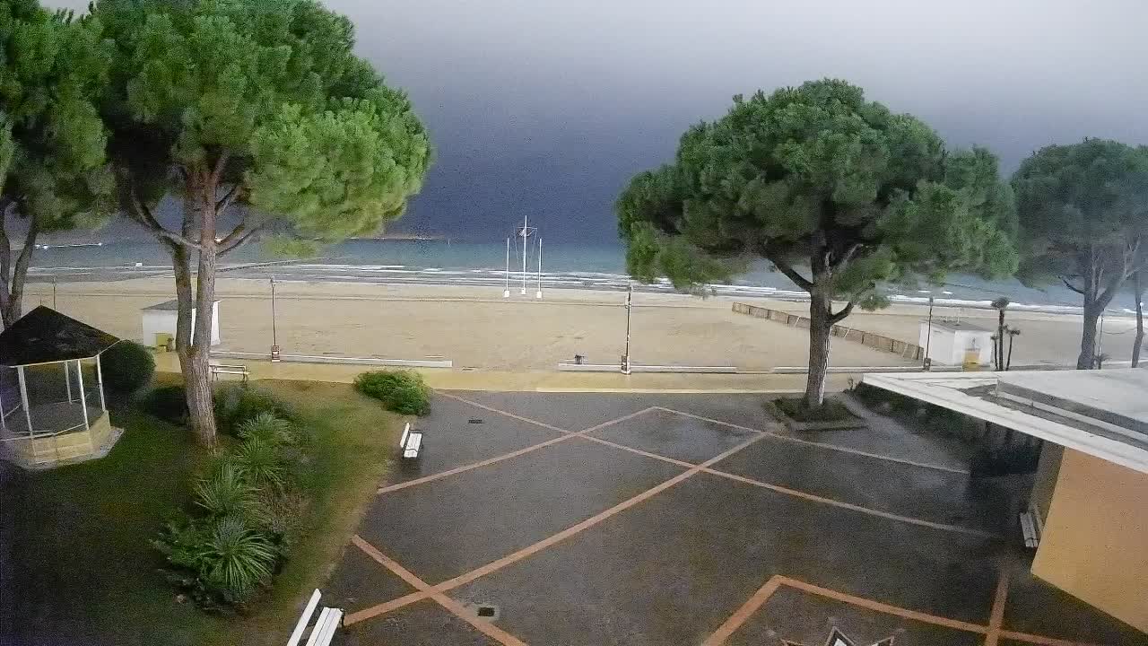 Grado Ulaz na Plažu | Pogled Uživo na Obalu