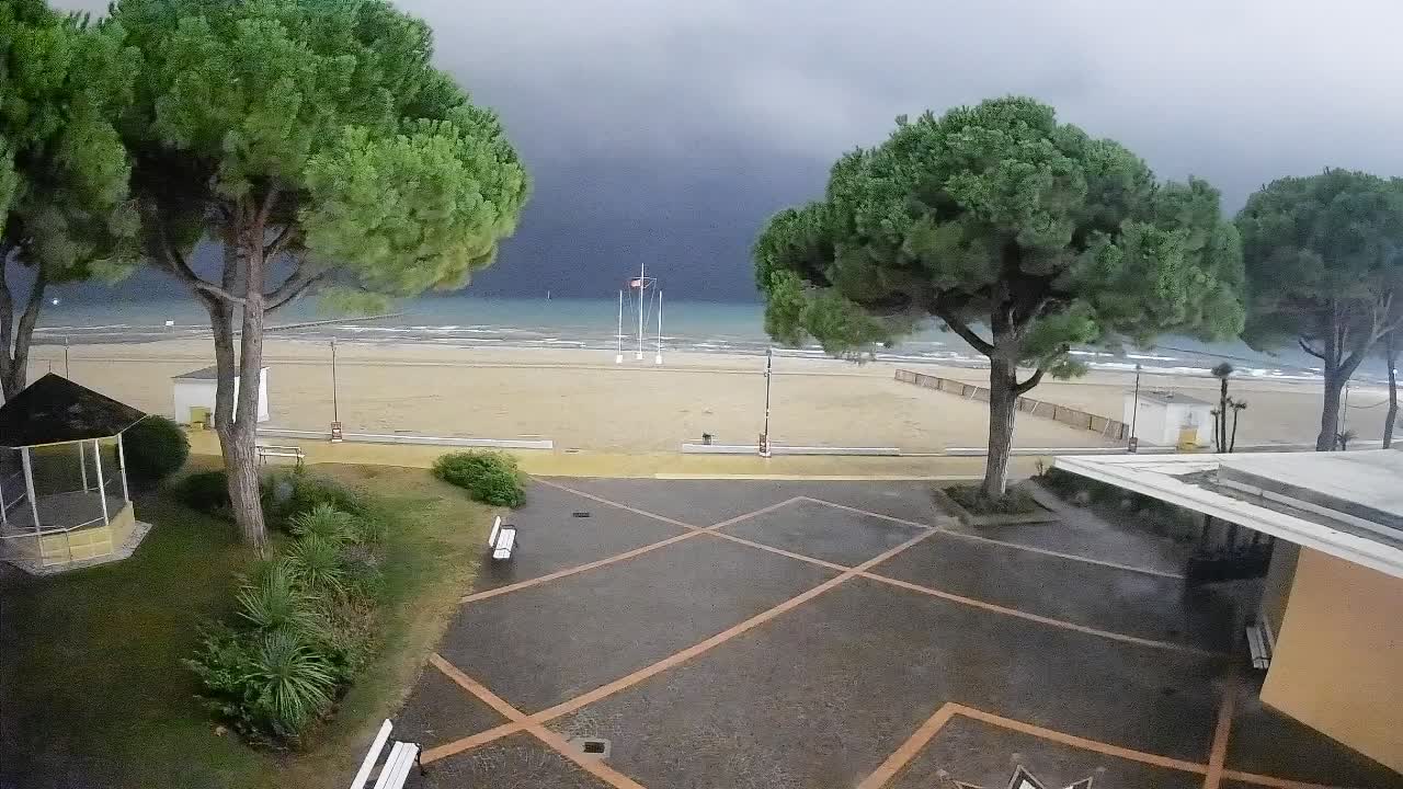 Grado Beach Webcam Entrance | Real-Time View of the Seaside