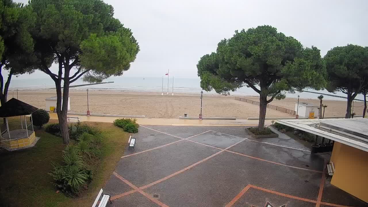 Grado Beach Webcam Entrance | Real-Time View of the Seaside