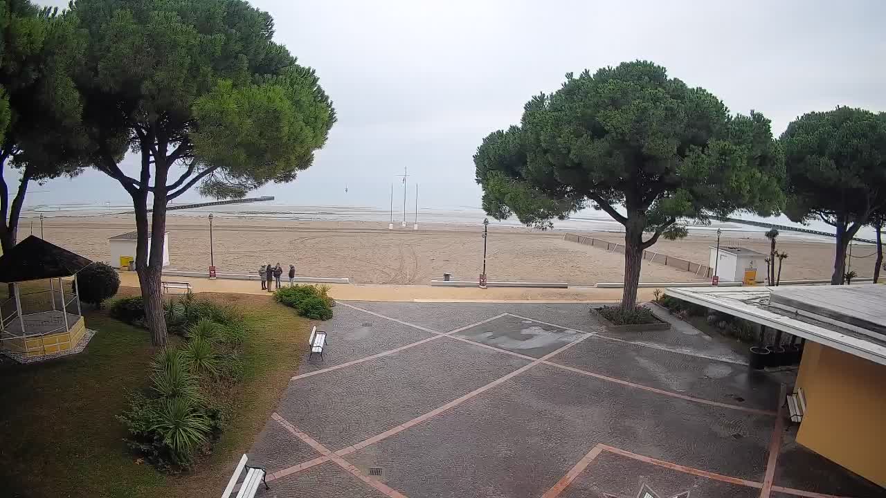 Grado Beach Webcam Entrance | Real-Time View of the Seaside