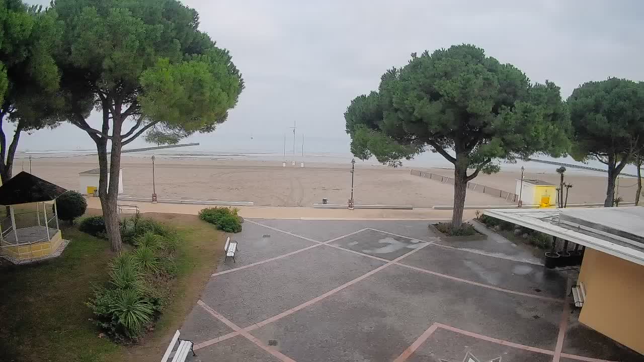 Grado Beach Webcam Entrance | Real-Time View of the Seaside