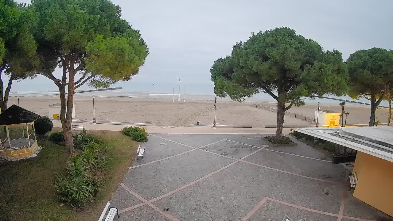 Grado Beach Webcam Entrance | Real-Time View of the Seaside