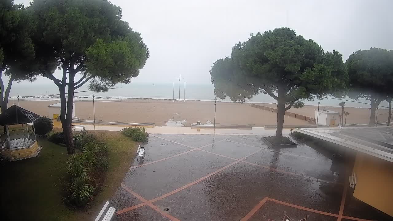 Grado Beach Webcam Entrance | Real-Time View of the Seaside