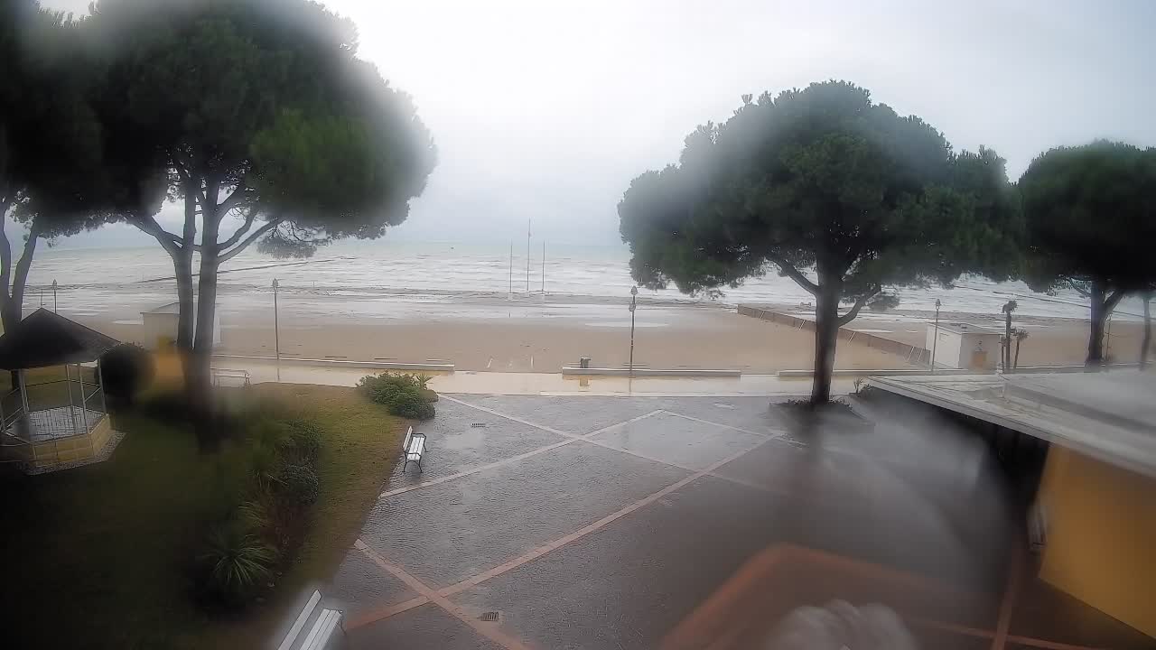 Grado Beach Webcam Entrance | Real-Time View of the Seaside