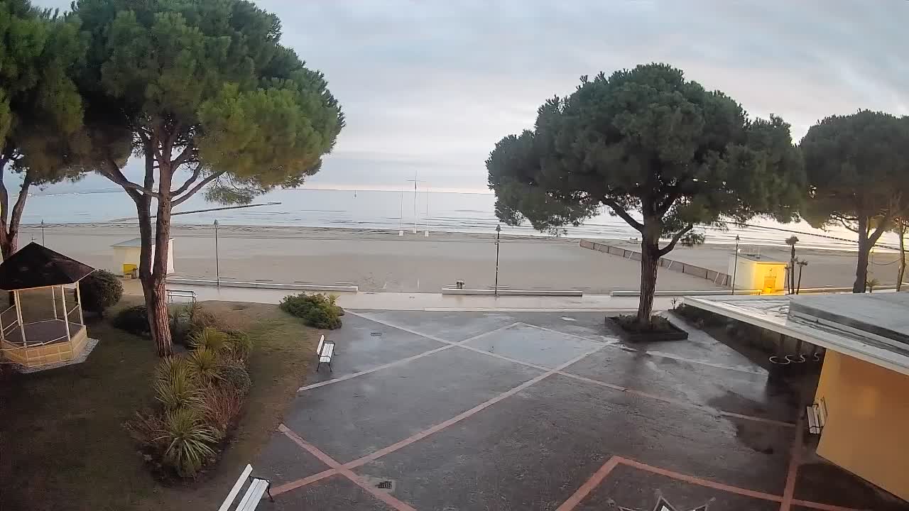 Grado Beach Webcam Entrance | Real-Time View of the Seaside