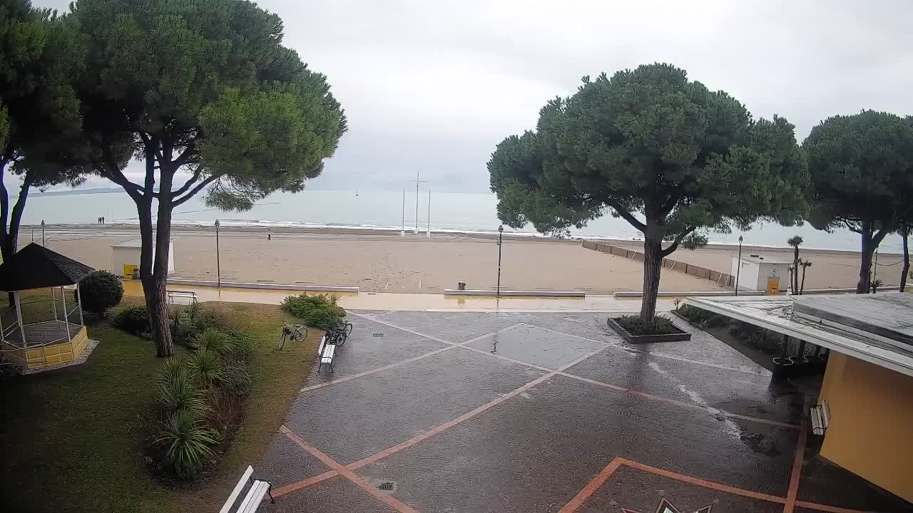 Grado Beach Webcam Entrance | Real-Time View of the Seaside