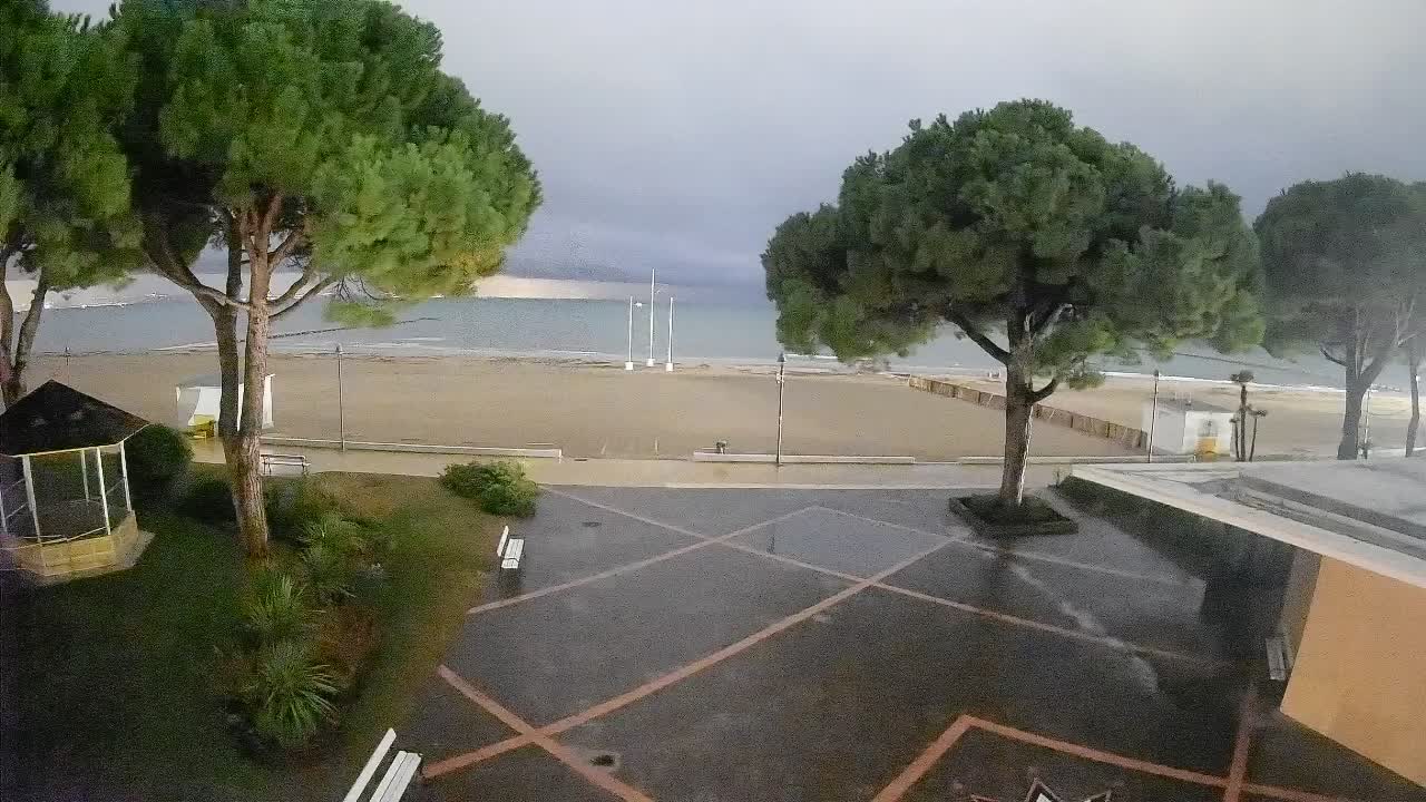 Grado Ulaz na Plažu | Pogled Uživo na Obalu