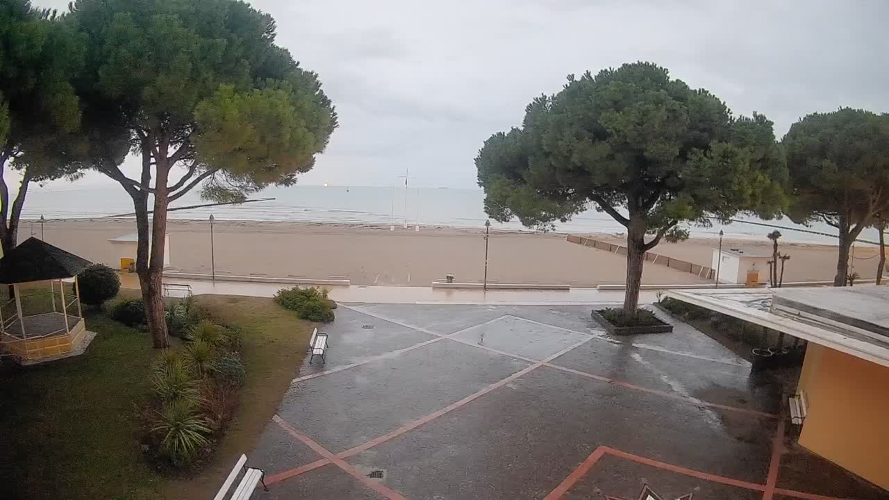 Grado Beach Webcam Entrance | Real-Time View of the Seaside