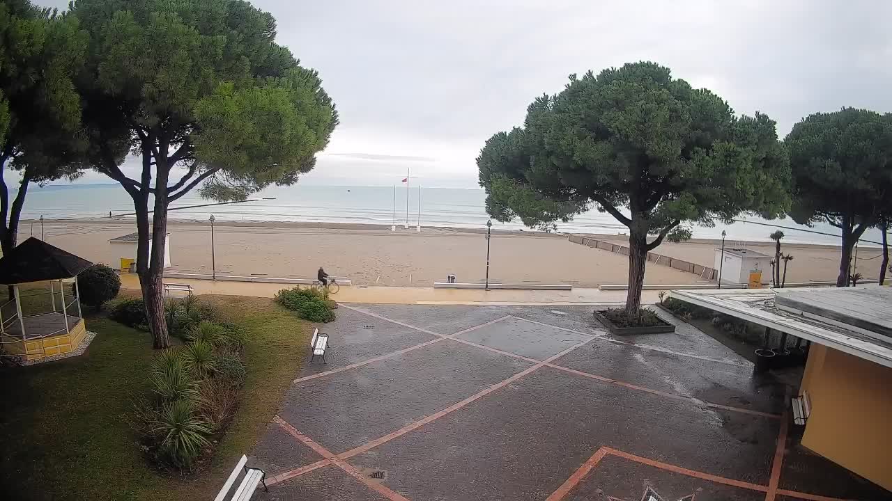 Grado Beach Webcam Entrance | Real-Time View of the Seaside