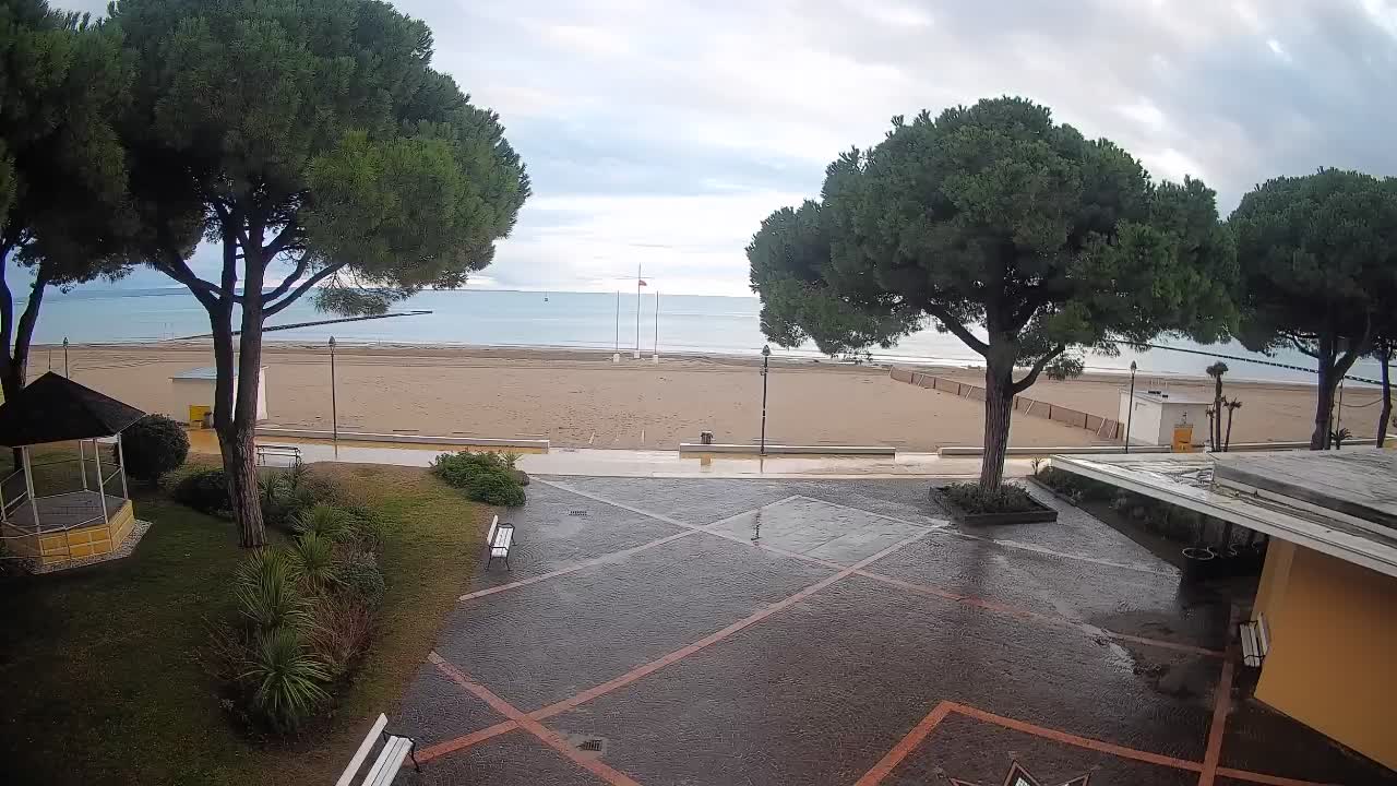 Grado Beach Webcam Entrance | Real-Time View of the Seaside
