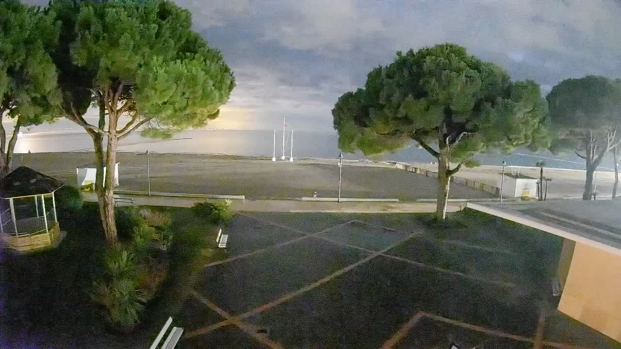 Grado Ulaz na Plažu | Pogled Uživo na Obalu