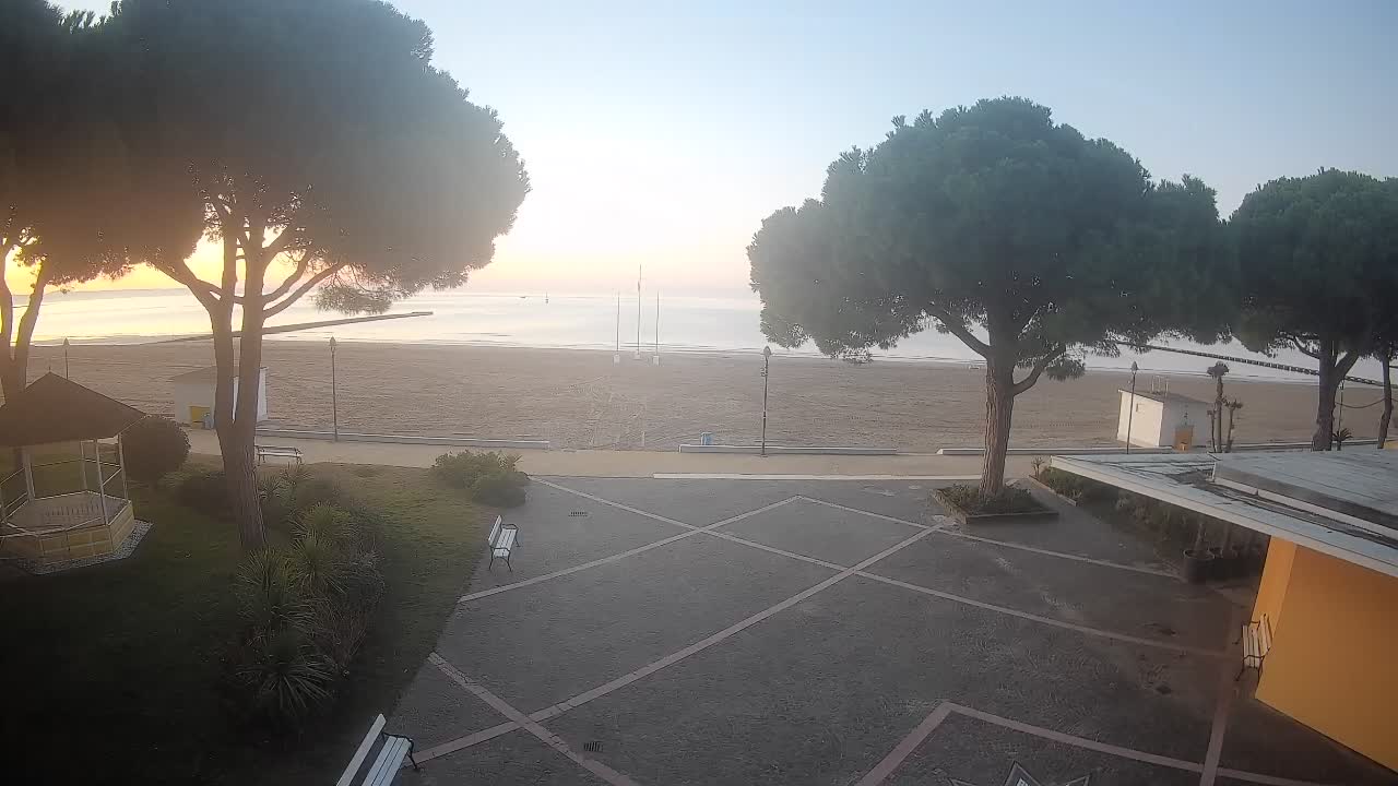 Grado Beach Webcam Entrance | Real-Time View of the Seaside