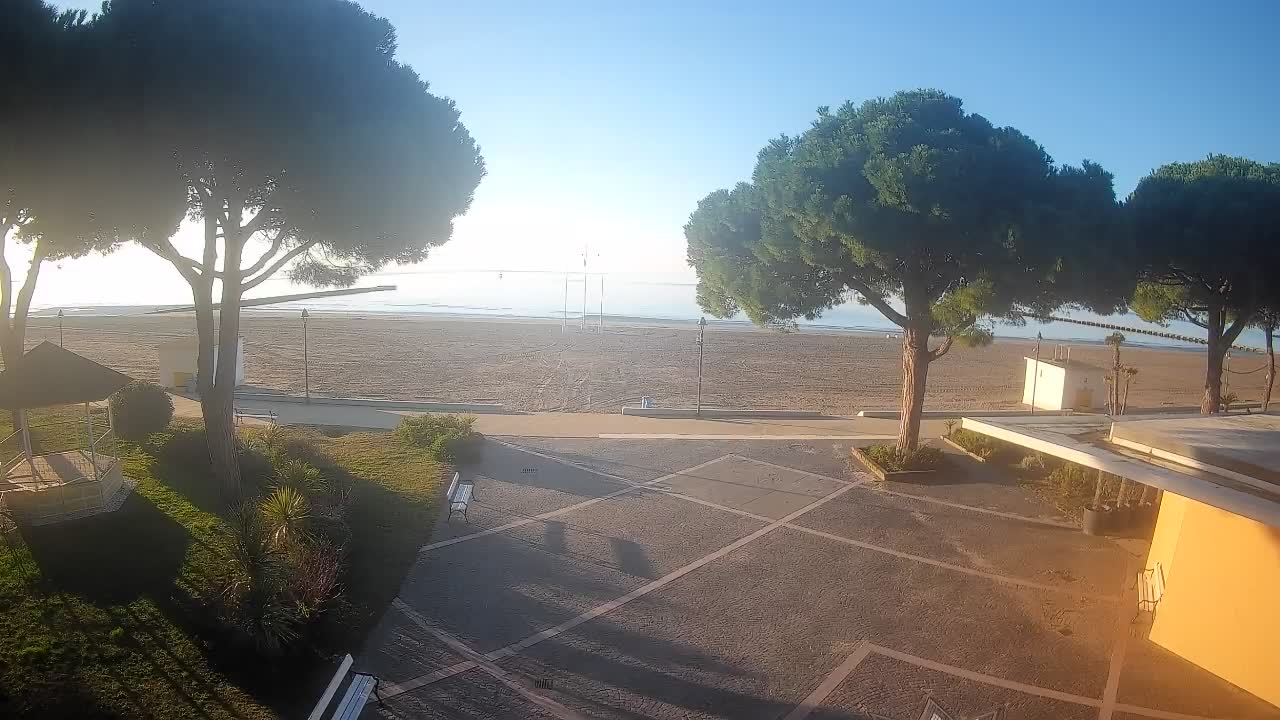 Grado Beach Webcam Entrance | Real-Time View of the Seaside