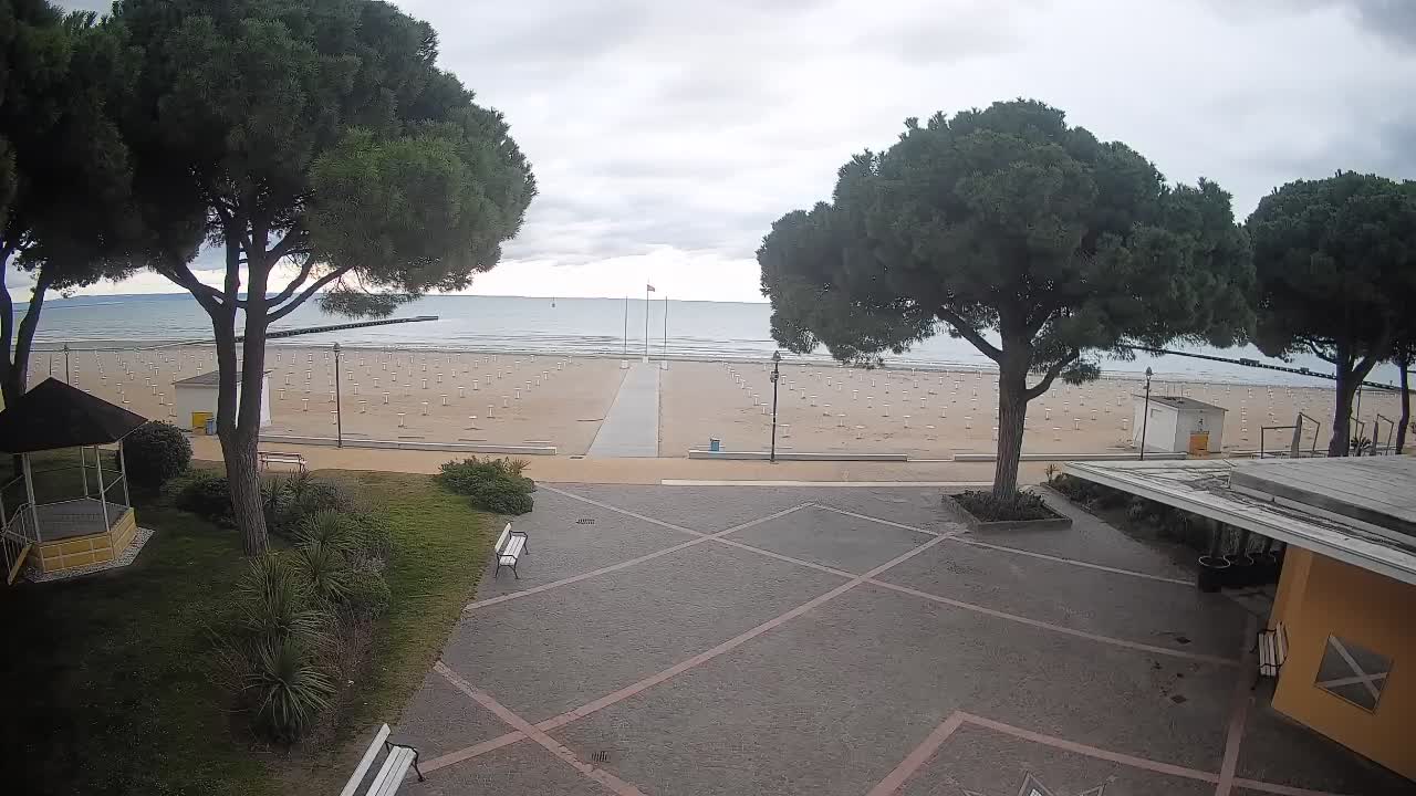Grado Beach Webcam Entrance | Real-Time View of the Seaside