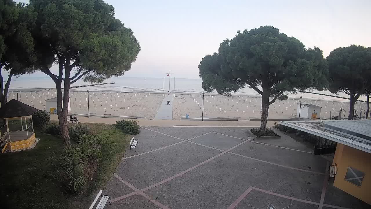 Grado Beach Webcam Entrance | Real-Time View of the Seaside