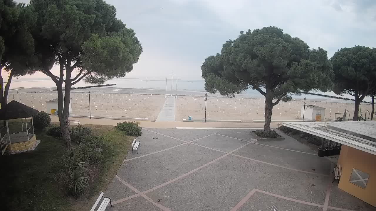 Grado Beach Webcam Entrance | Real-Time View of the Seaside