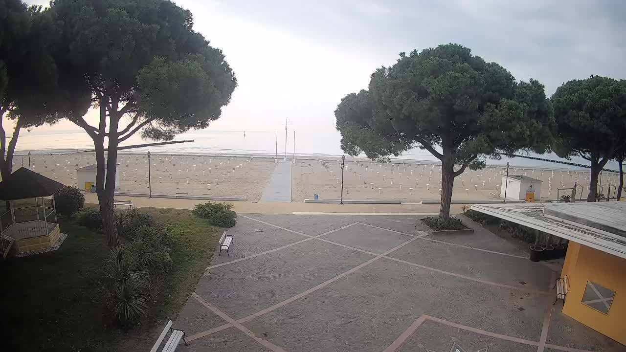 Grado Beach Webcam Entrance | Real-Time View of the Seaside