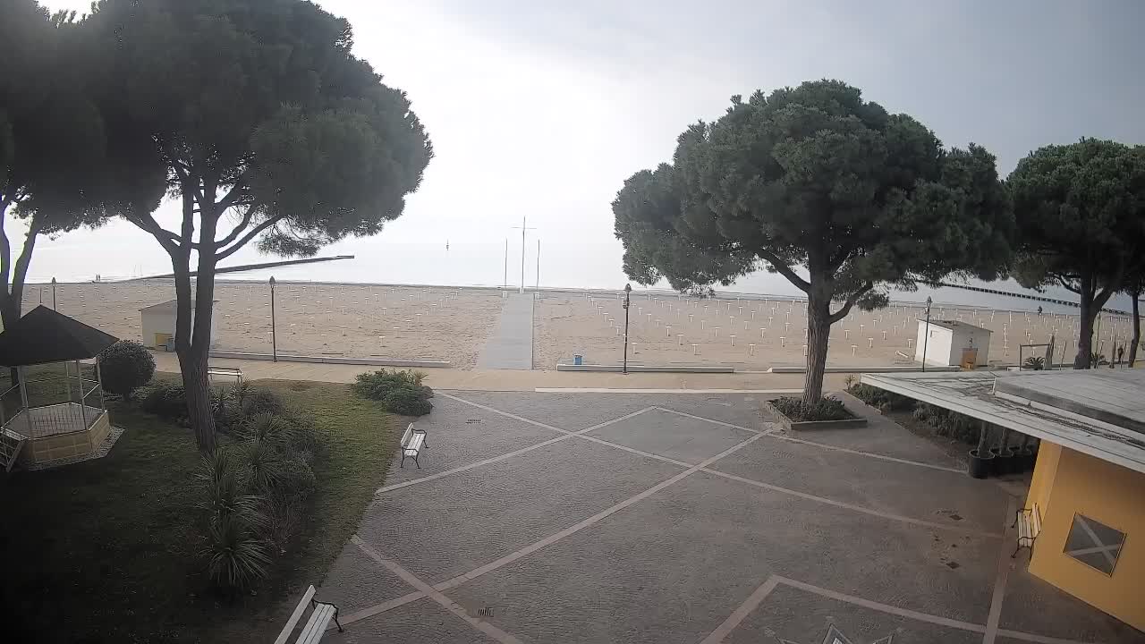 Grado Beach Webcam Entrance | Real-Time View of the Seaside