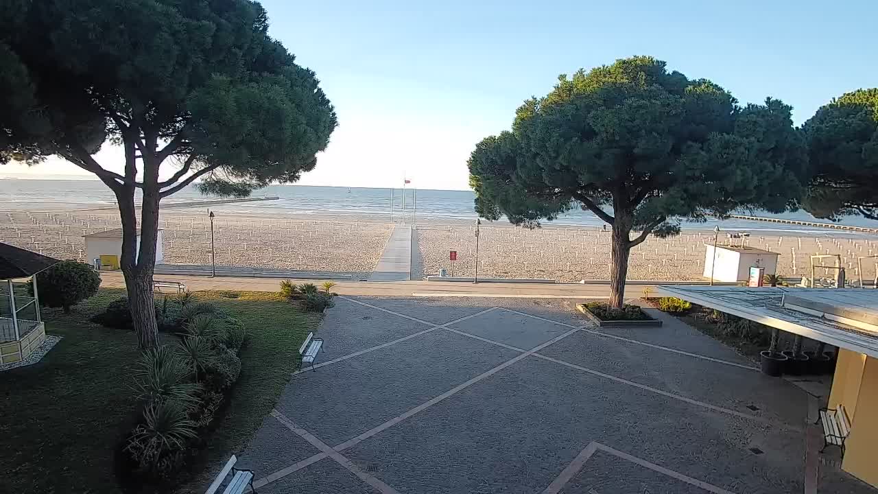 Grado Beach Webcam Entrance | Real-Time View of the Seaside