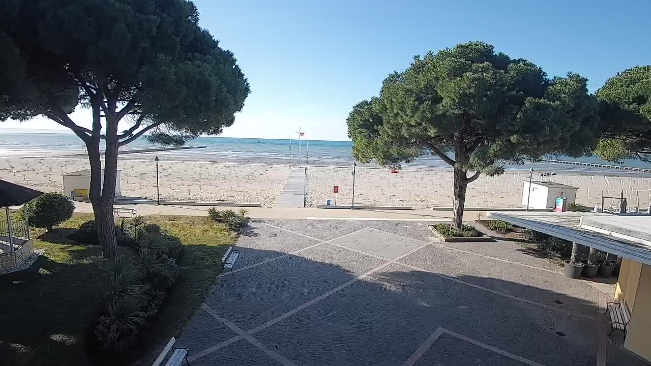 Grado Beach Webcam Entrance | Real-Time View of the Seaside