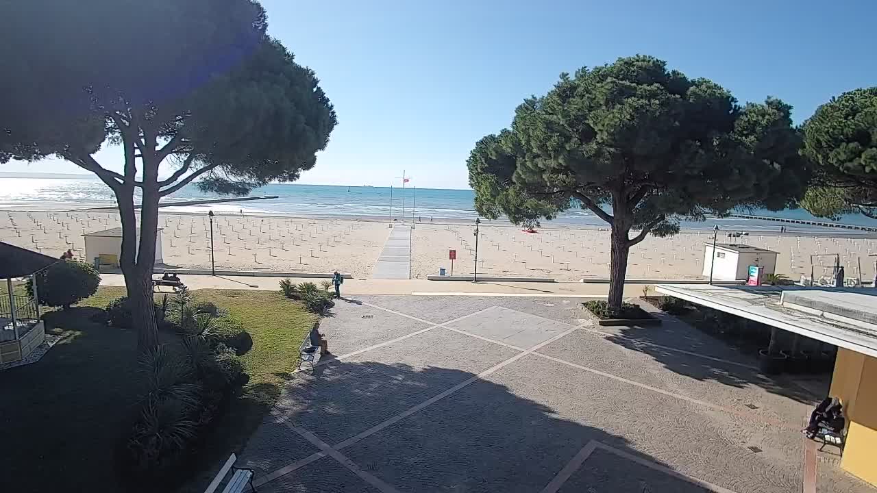 Gradež Vhod na Plažo: Pogled v Živo na Obalo