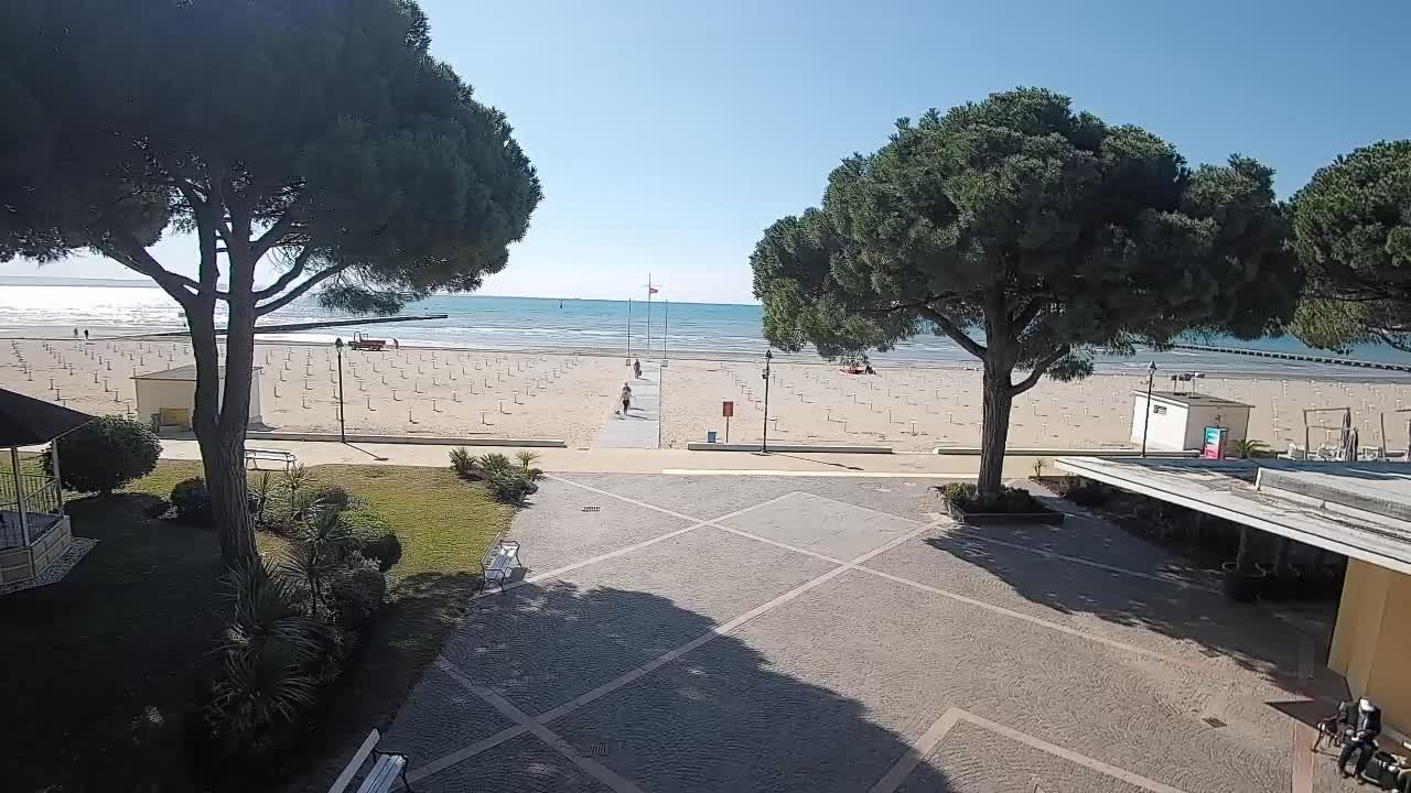 Grado Ulaz na Plažu | Pogled Uživo na Obalu