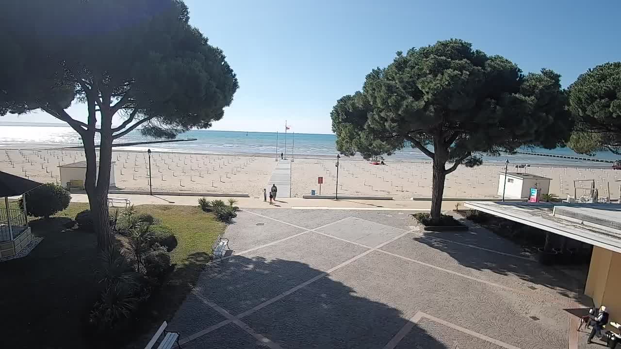 Grado Beach Webcam Entrance | Real-Time View of the Seaside