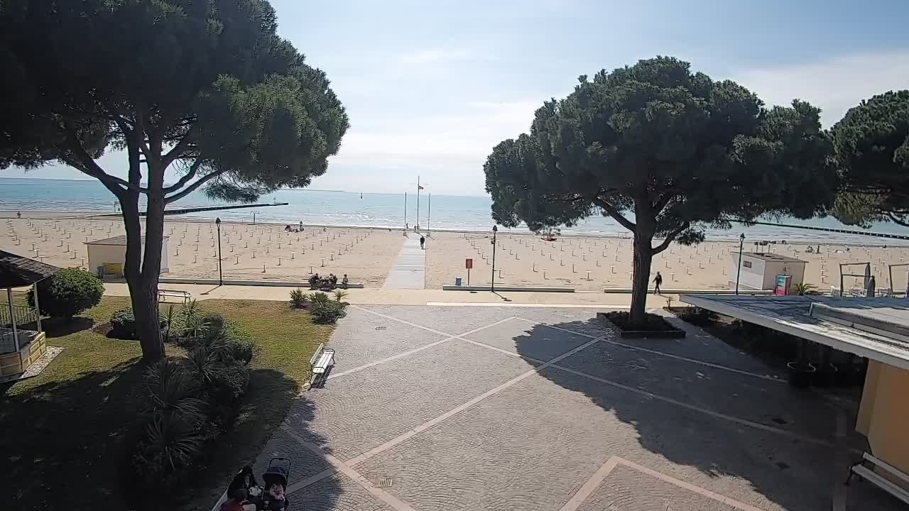 Grado Ulaz na Plažu | Pogled Uživo na Obalu