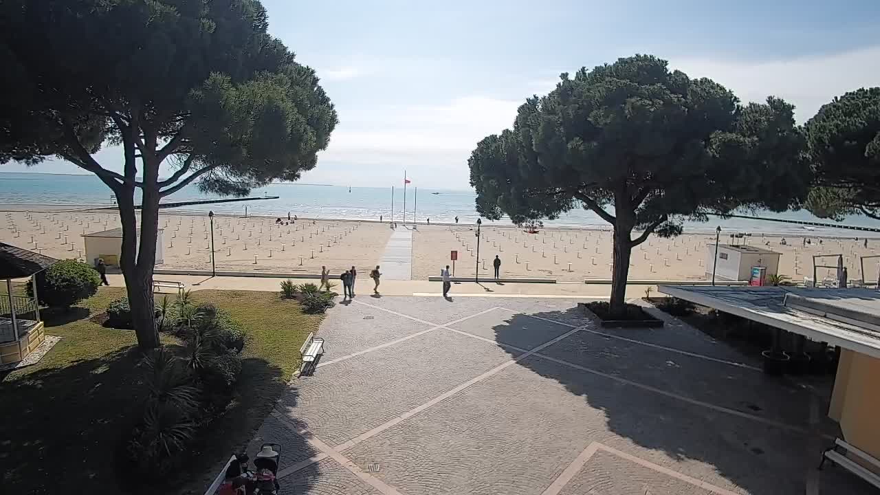 Grado Beach Webcam Entrance | Real-Time View of the Seaside