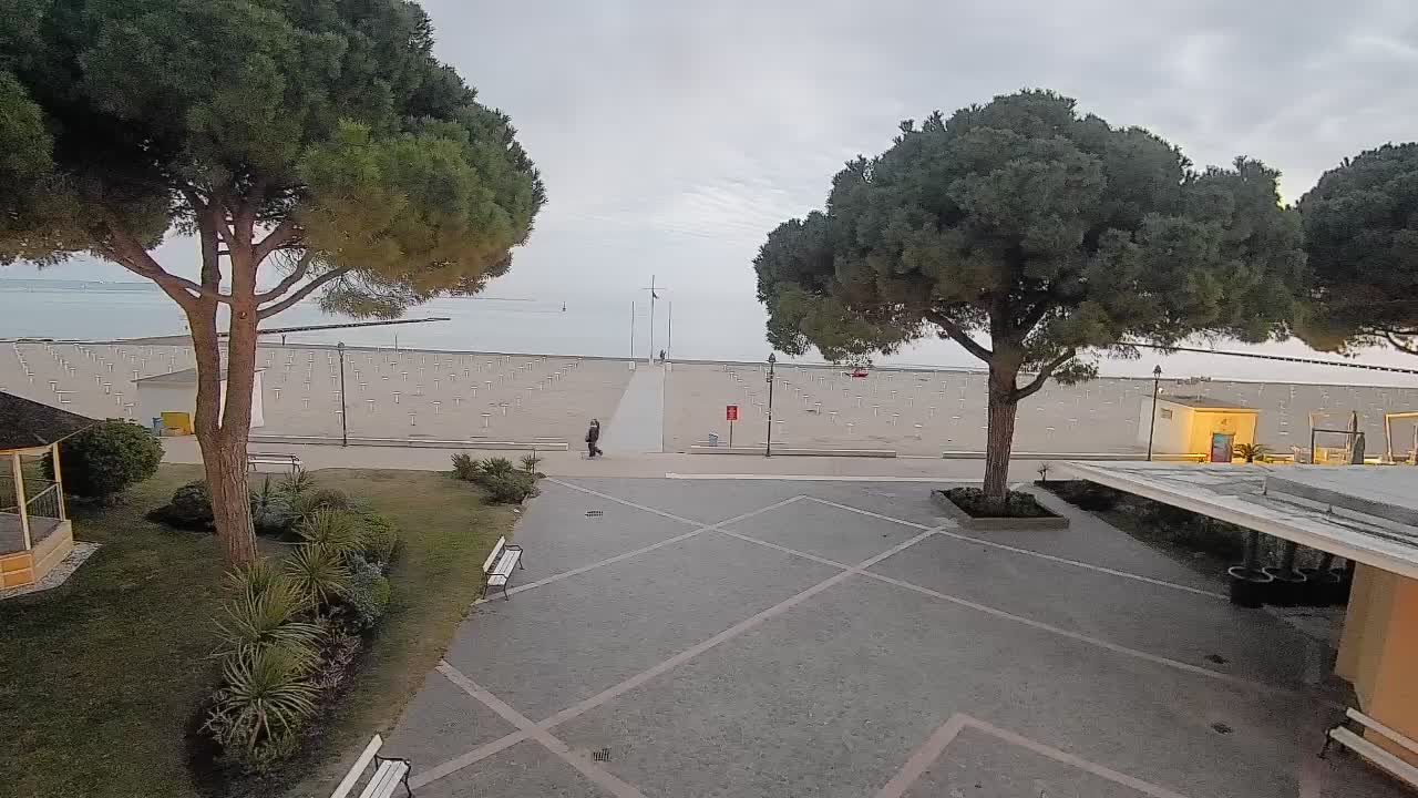 Grado Beach Webcam Entrance | Real-Time View of the Seaside