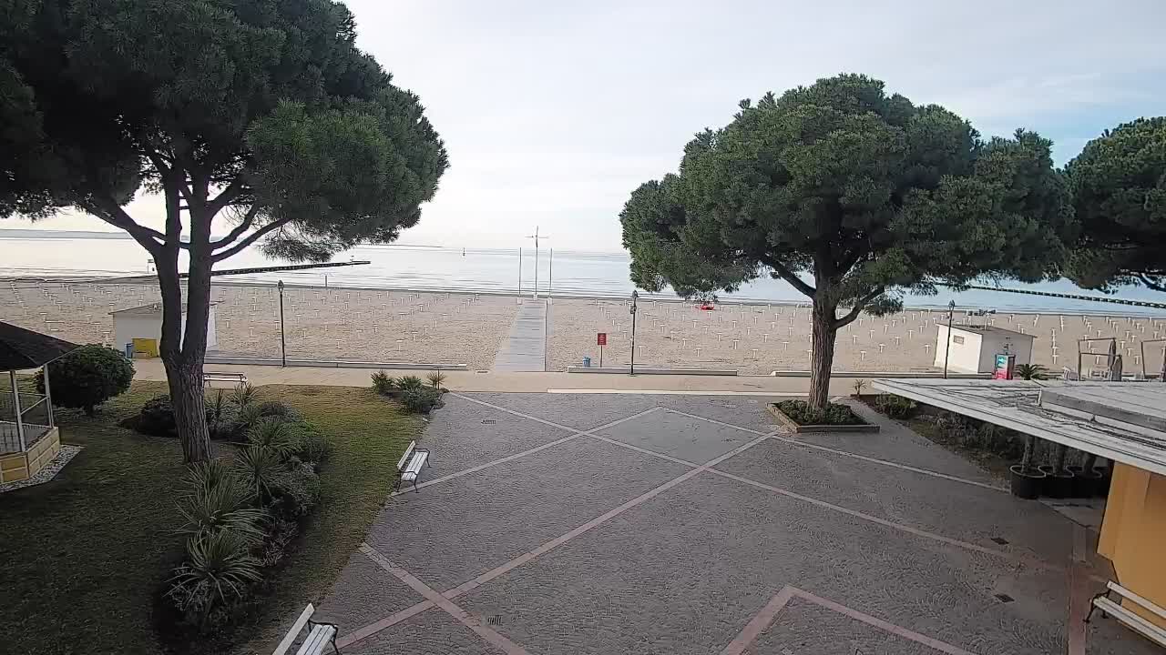 Grado Beach Webcam Entrance | Real-Time View of the Seaside