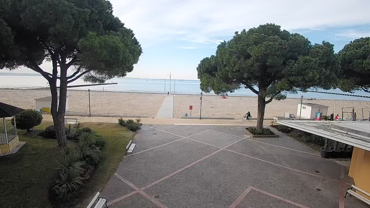 Grado Beach Webcam Entrance | Real-Time View of the Seaside