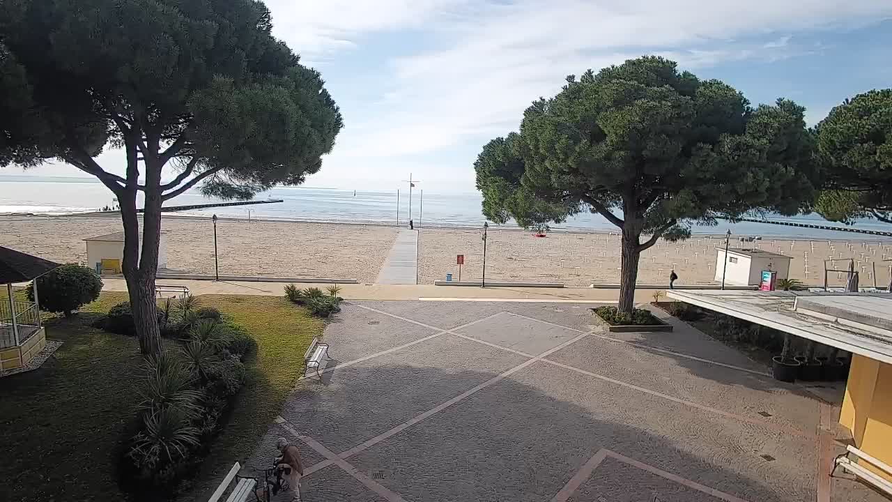 Grado Beach Webcam Entrance | Real-Time View of the Seaside