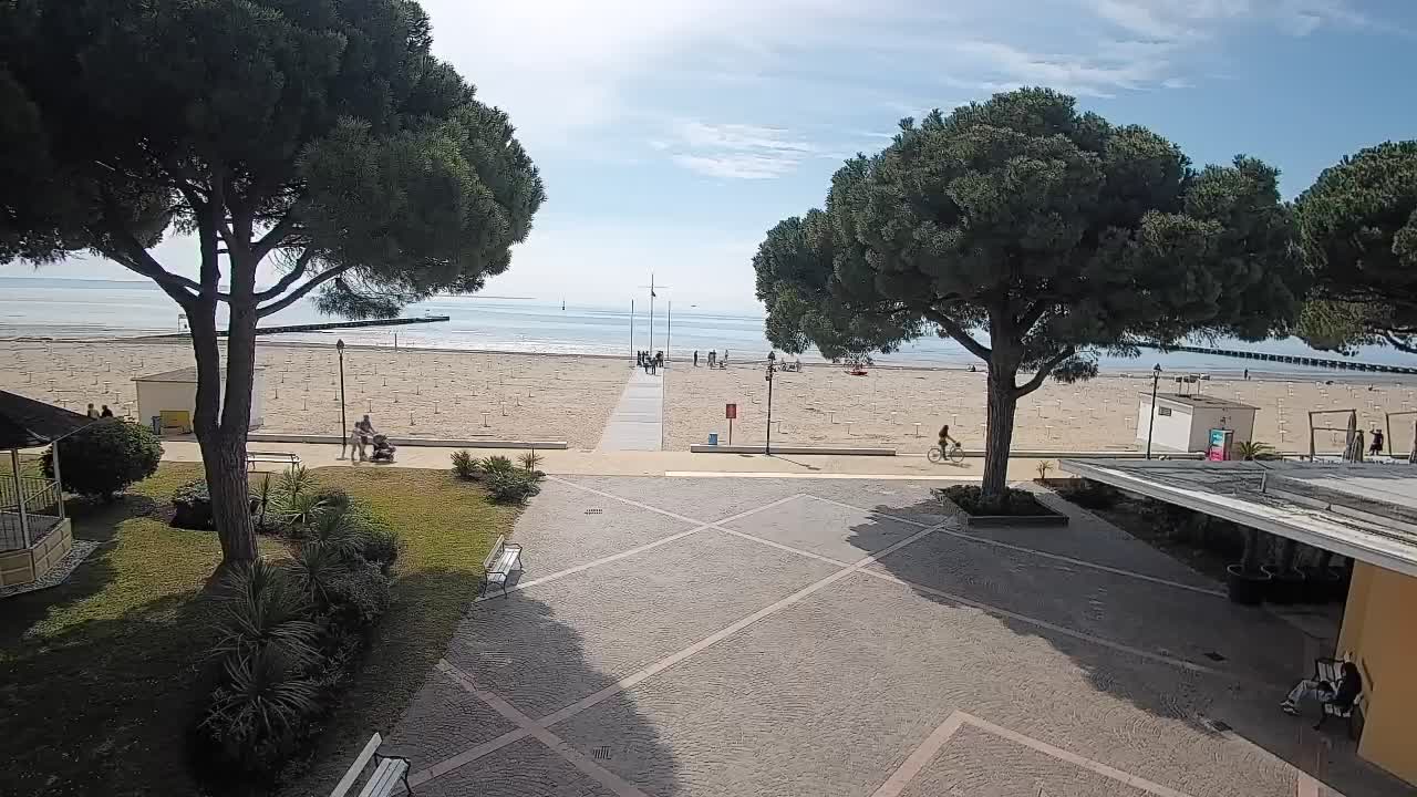 Grado Beach Webcam Entrance | Real-Time View of the Seaside