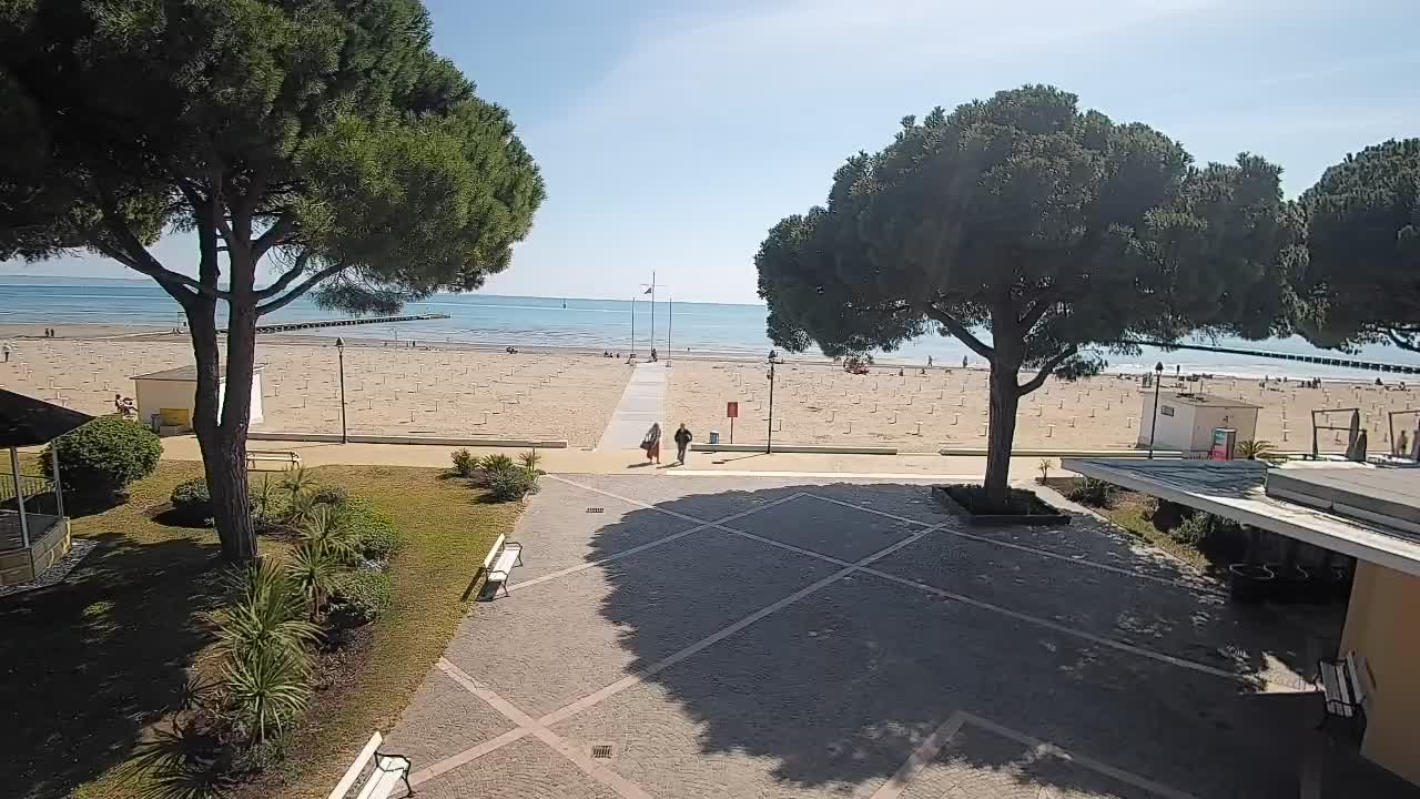 Gradež Vhod na Plažo: Pogled v Živo na Obalo