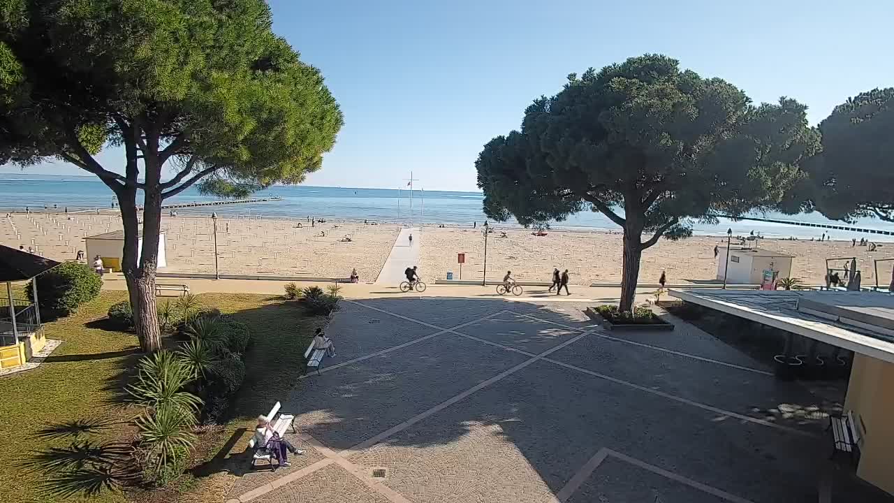 Grado Beach Webcam Entrance | Real-Time View of the Seaside