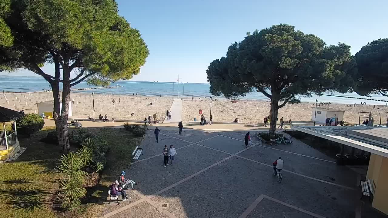 Grado Beach Webcam Entrance | Real-Time View of the Seaside