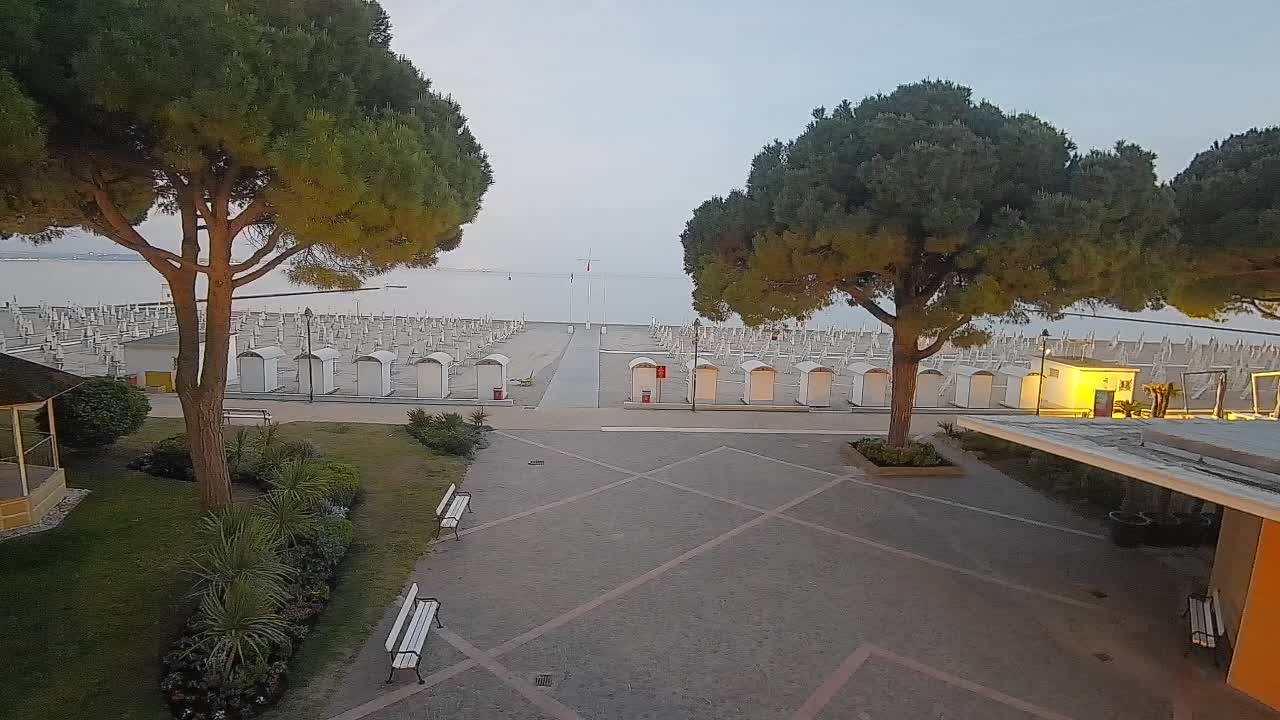 Grado Beach Webcam Entrance | Real-Time View of the Seaside