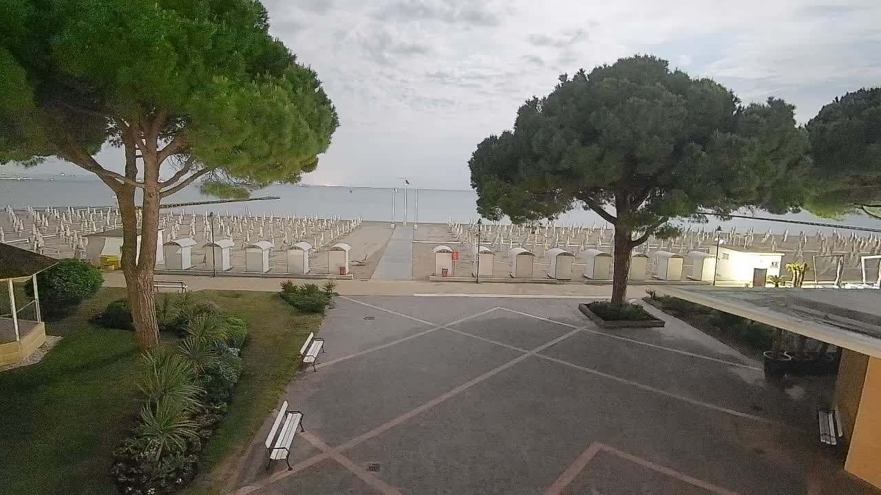 Grado Ulaz na Plažu | Pogled Uživo na Obalu