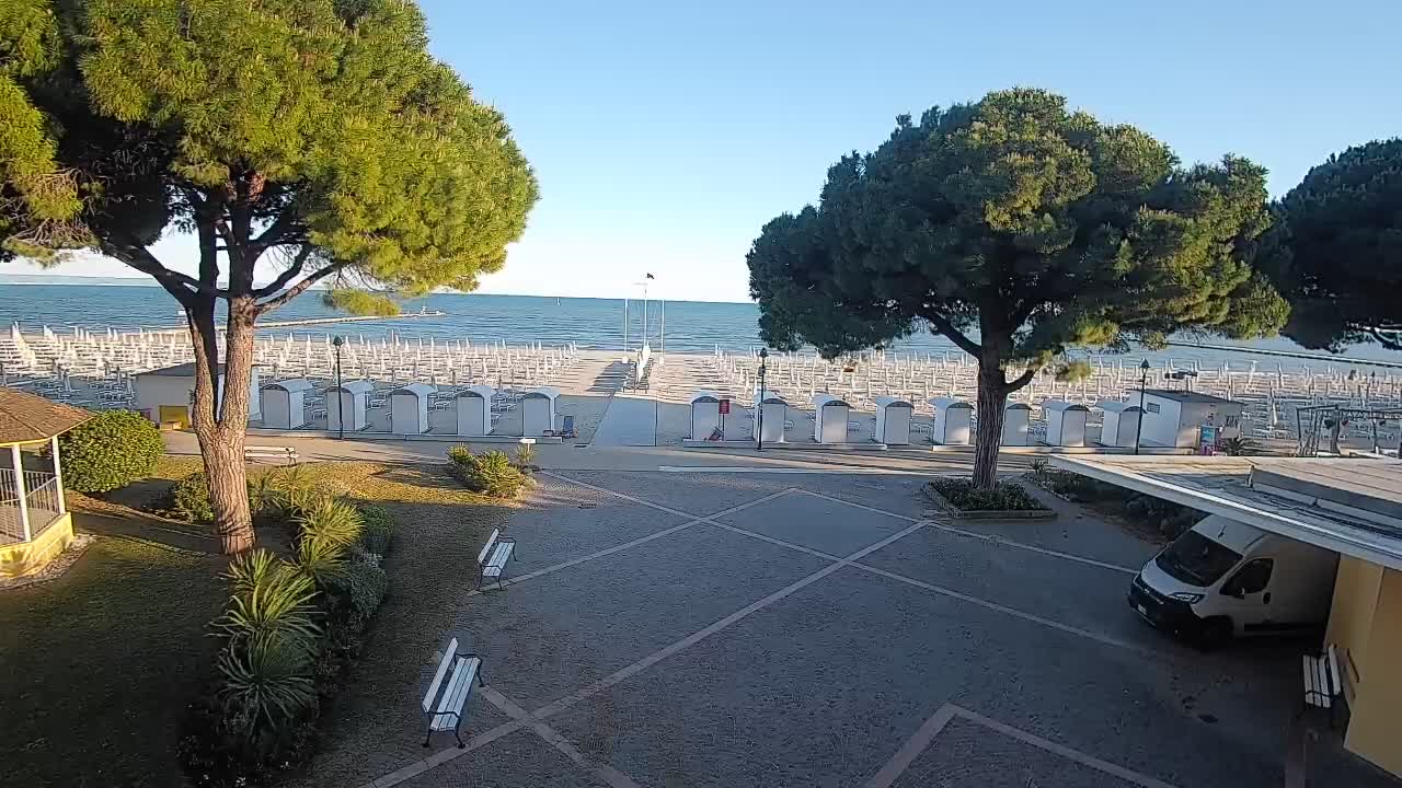 Grado Beach Webcam Entrance | Real-Time View of the Seaside