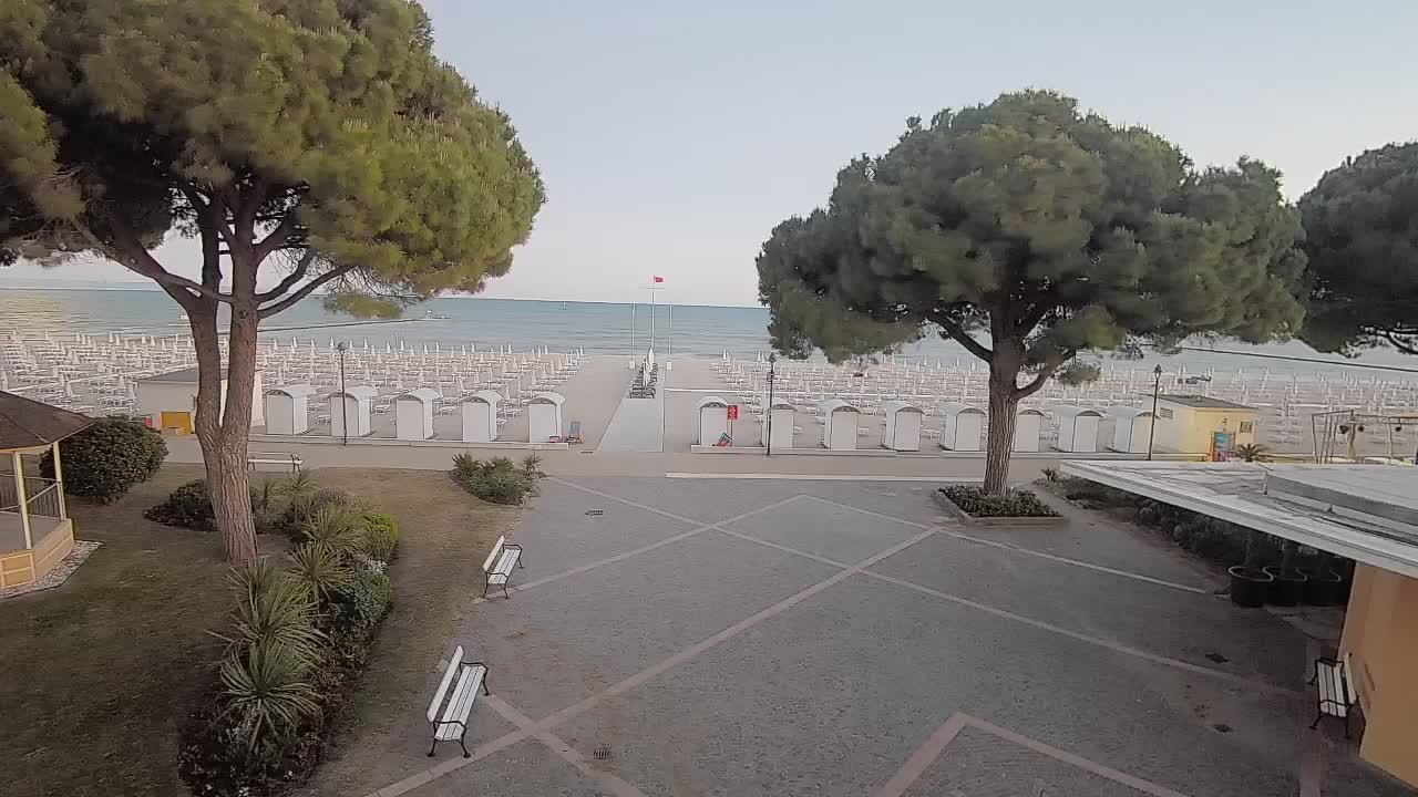 Grado Beach Webcam Entrance | Real-Time View of the Seaside