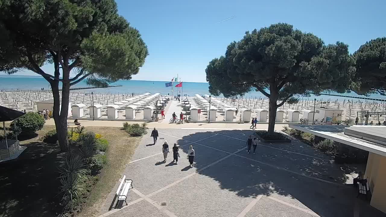 Grado Beach Webcam Entrance | Real-Time View of the Seaside